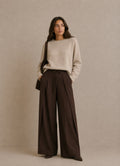 Pantalón Chocolate Pinzas Cordón - vista frontal