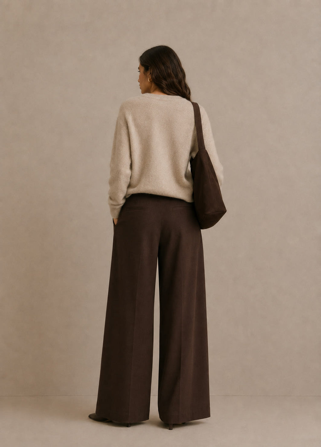 Pantalón Chocolate Pinzas Cordón - vista trasera